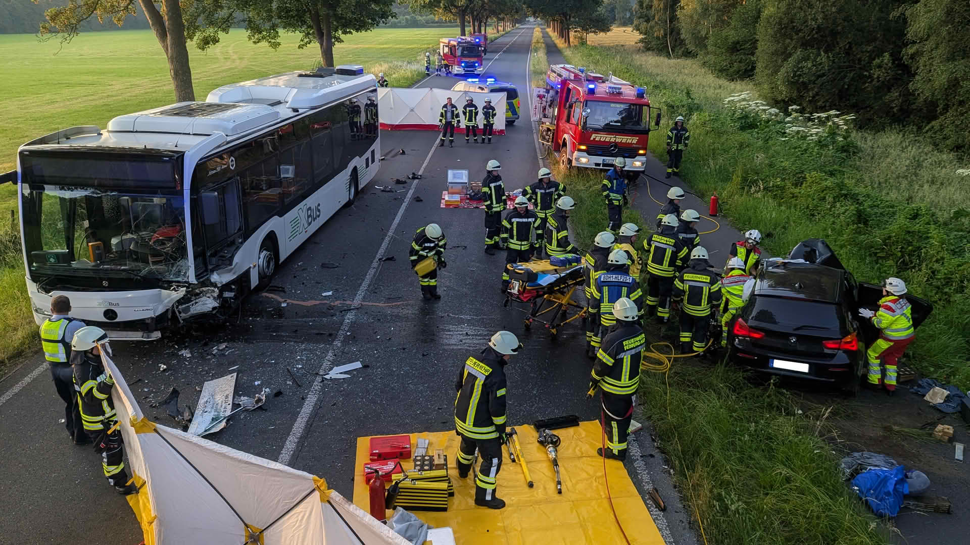 Verkehrsunfall zwischen Linienbus und Pkw auf der B 57