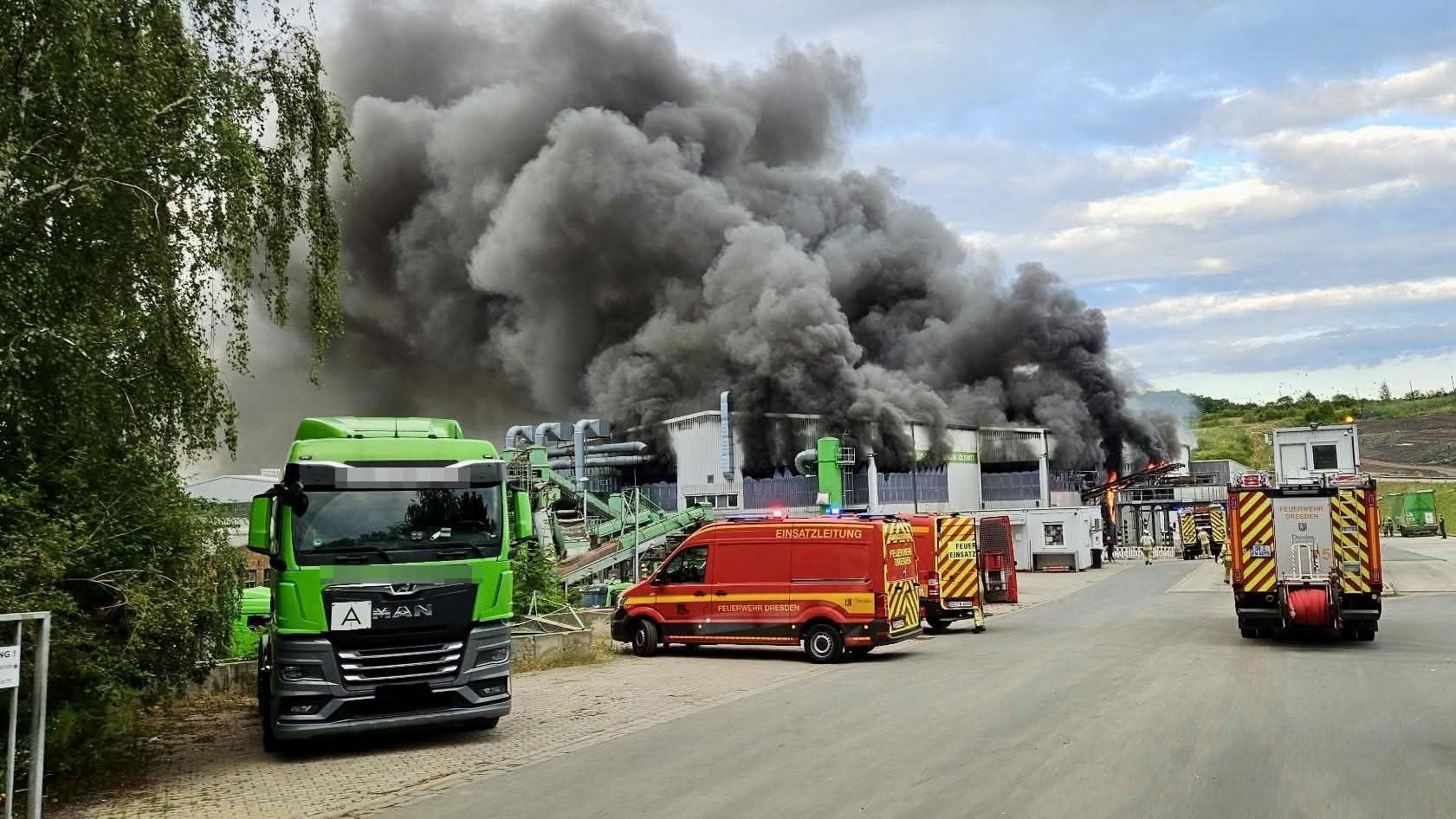 Großbrand in einem Recyclingbetrieb