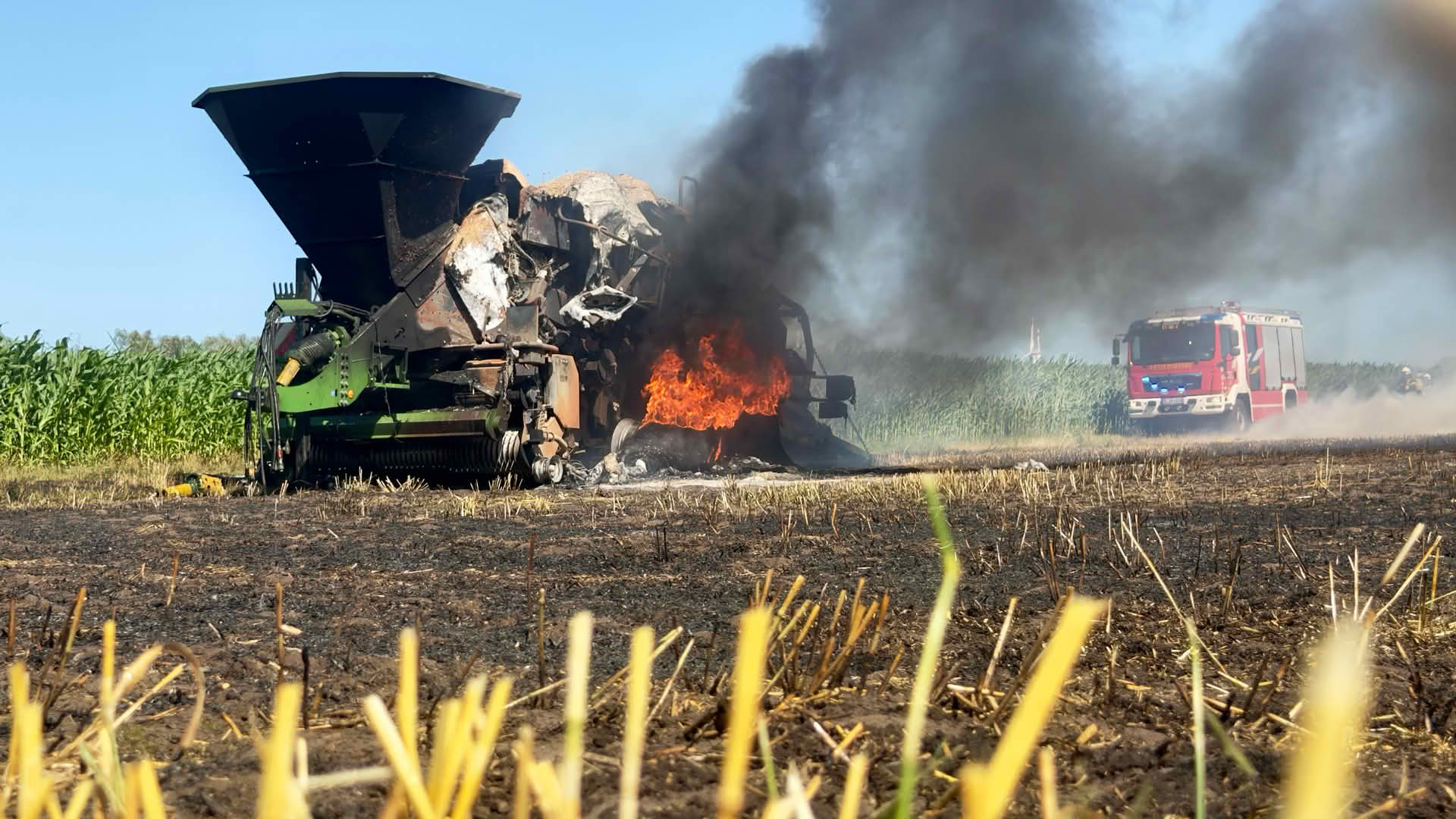 Kleinflugzeug meldet Flächenbrand
