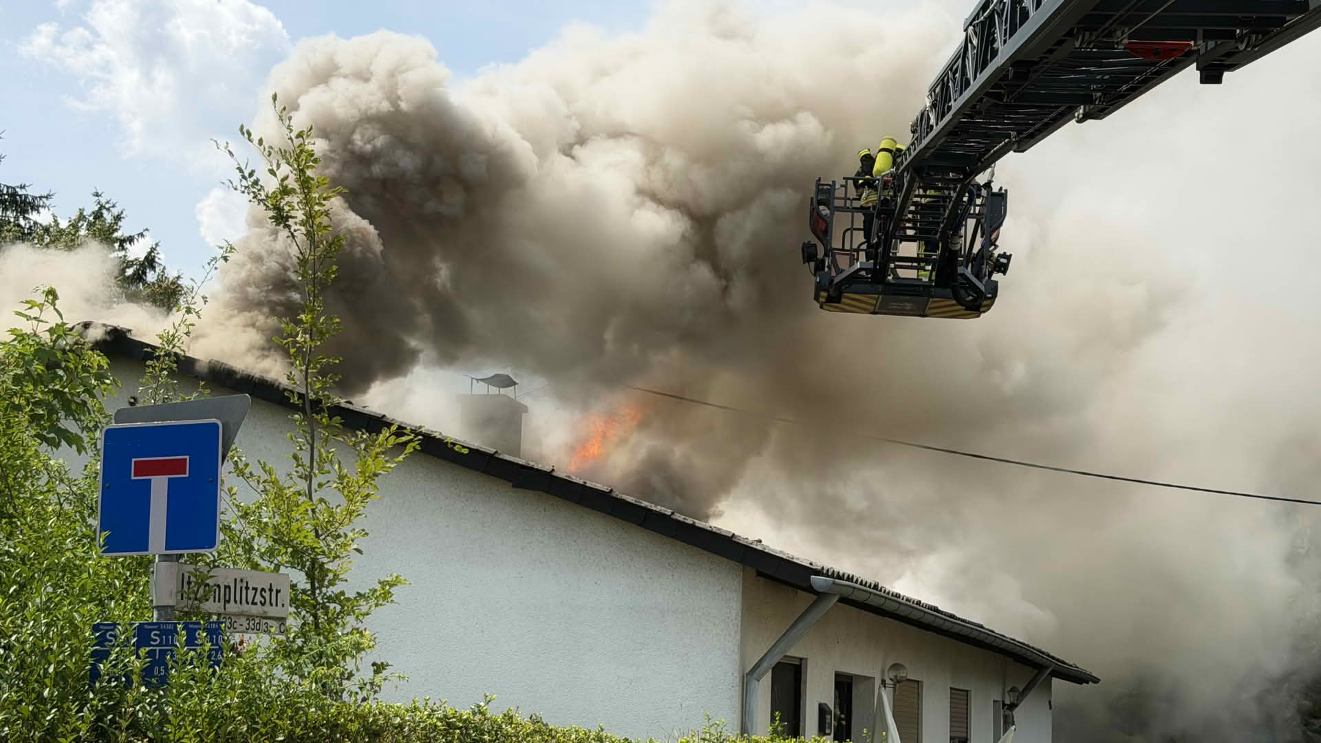 Dachstuhlbrand nach Garagenbrand