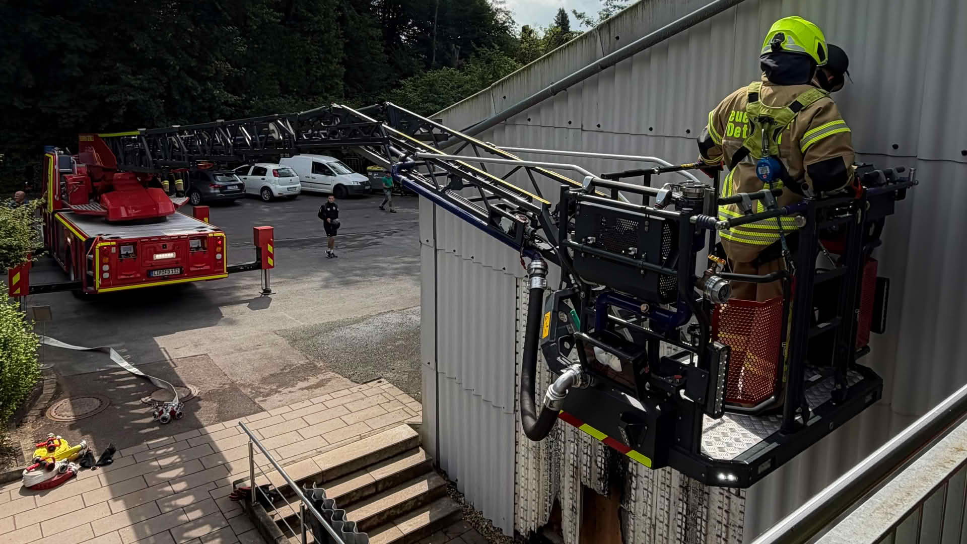 Heckenbrand entpuppt sich als Schwelbrand