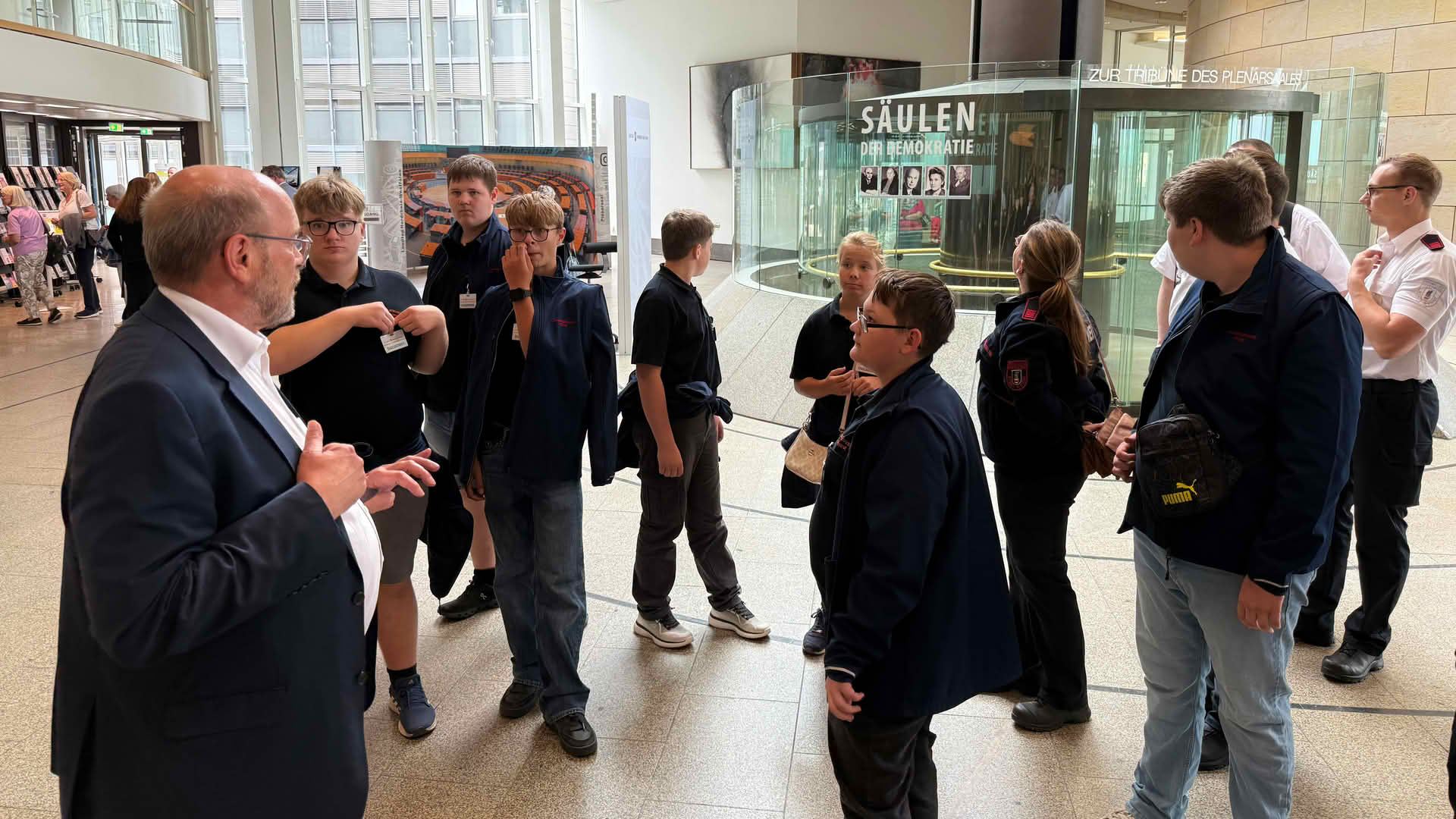 Jugendfeuerwehr besucht den Landtag