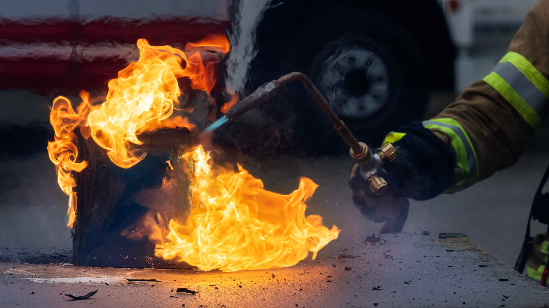 Brand- und Löschversuche mit LiFePO4-Batteriezellen