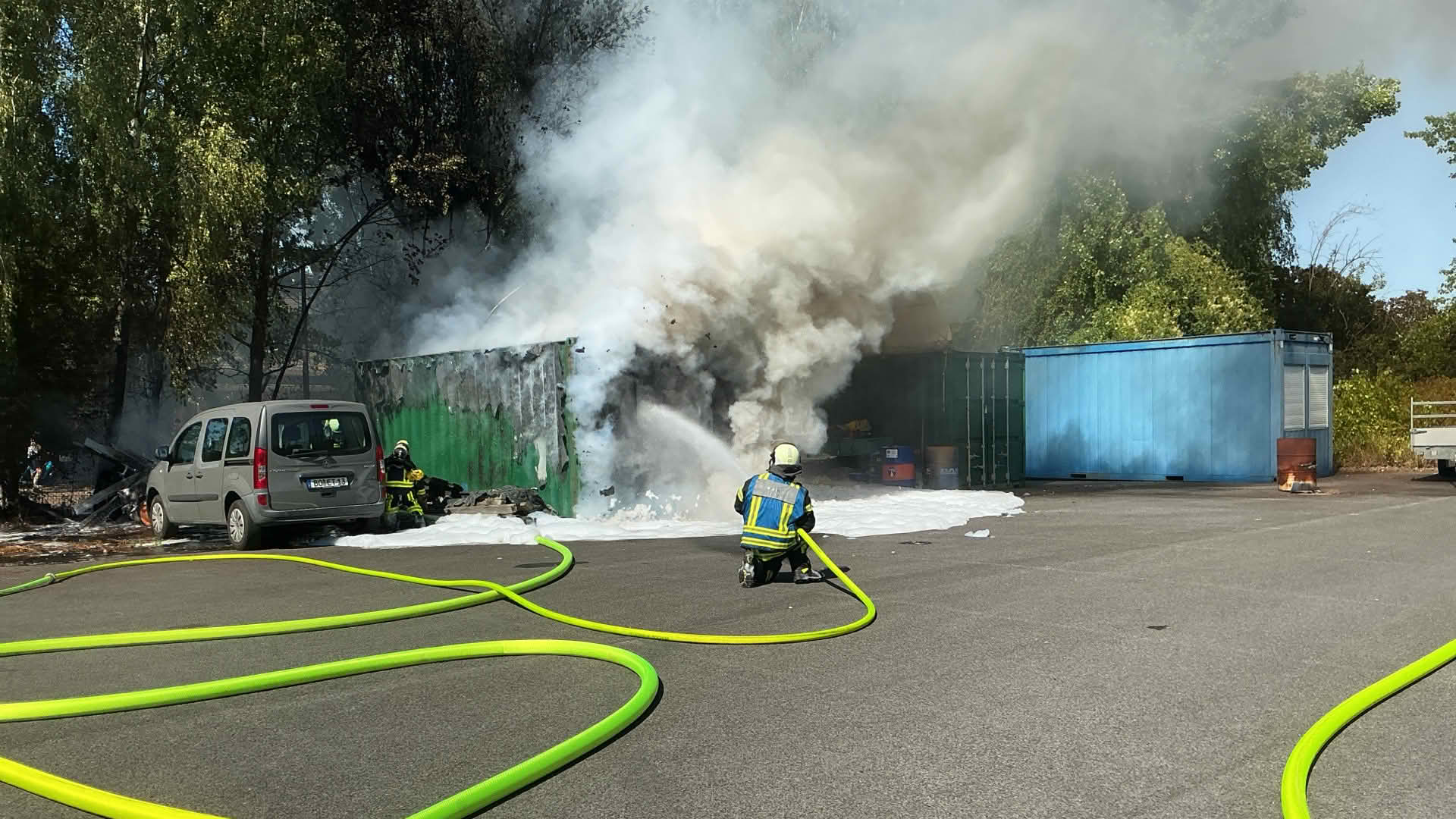 Brand zweier Überseecontainer