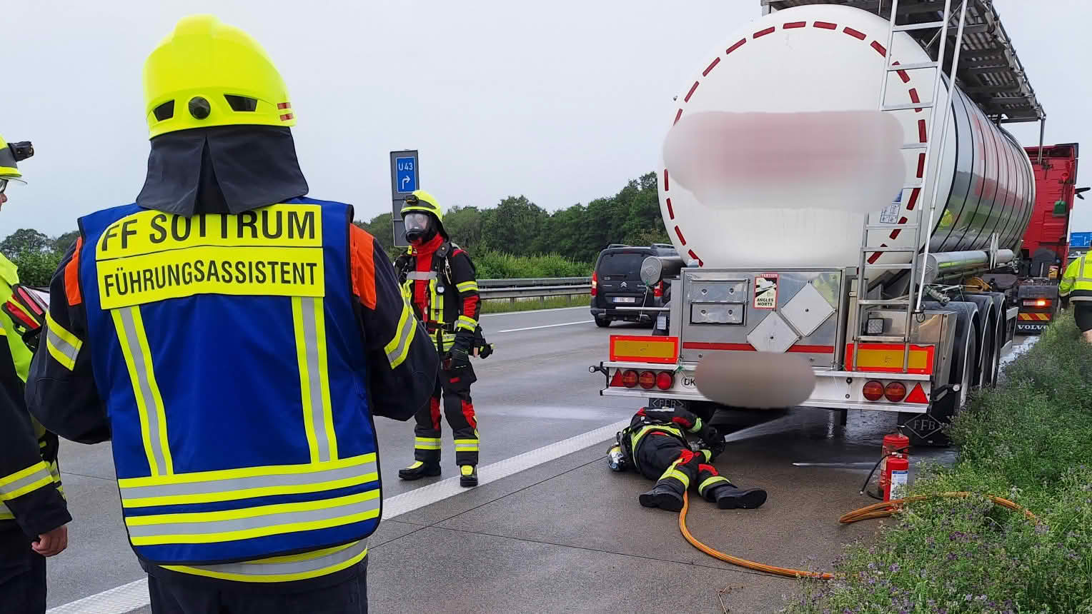 Heißgelaufene Lkw-Bremse sorgt für Einsatz auf der A1