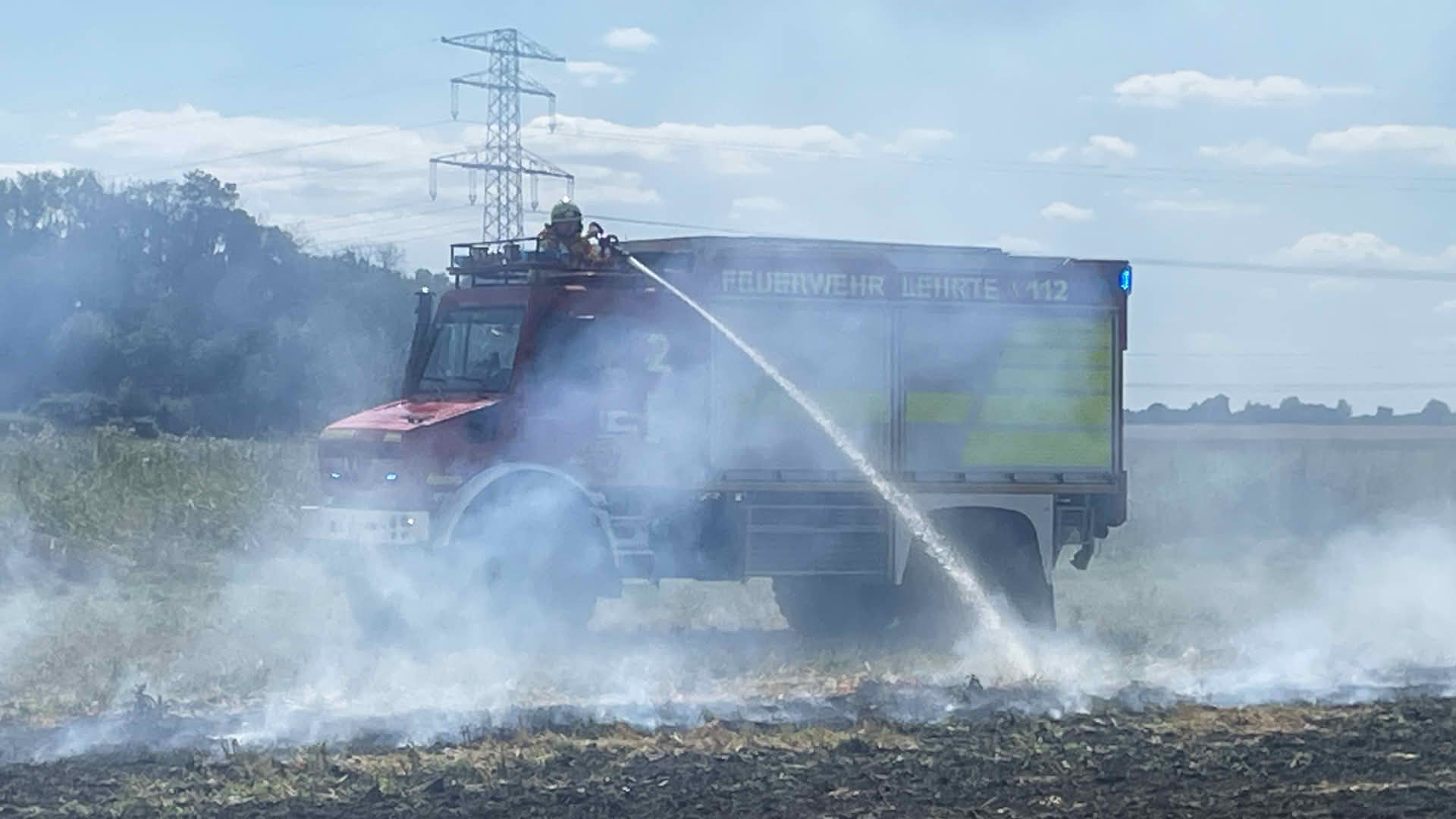 Feuerwehr Ahlten löscht Flächenbrand Feuerwehr Ahlten löscht Flächenbrand