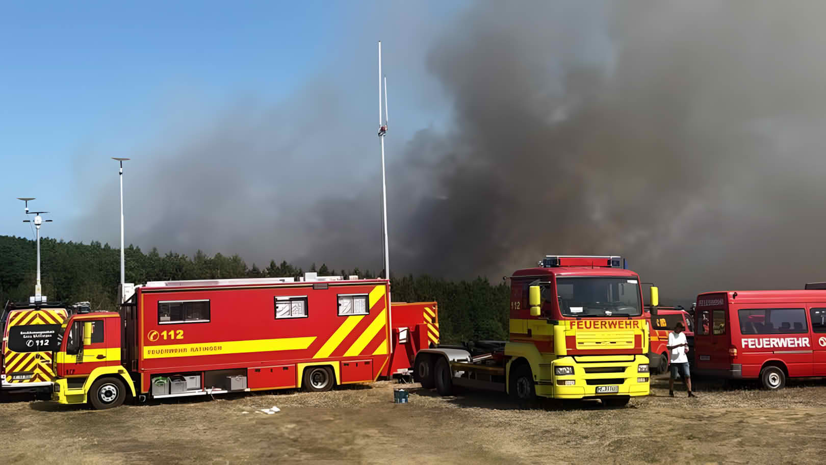 Ratinger Einsatzkräfte unterstützen bei Waldbrand im Kreis Düren Ratinger Einsatzkräfte unterstützen bei Waldbrand im Kreis Düren