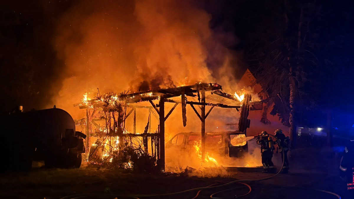 Großbrand in Bötersen beschäftigt zahlreiche Einsatzkräfte Großbrand in Bötersen beschäftigt zahlreiche Einsatzkräfte
