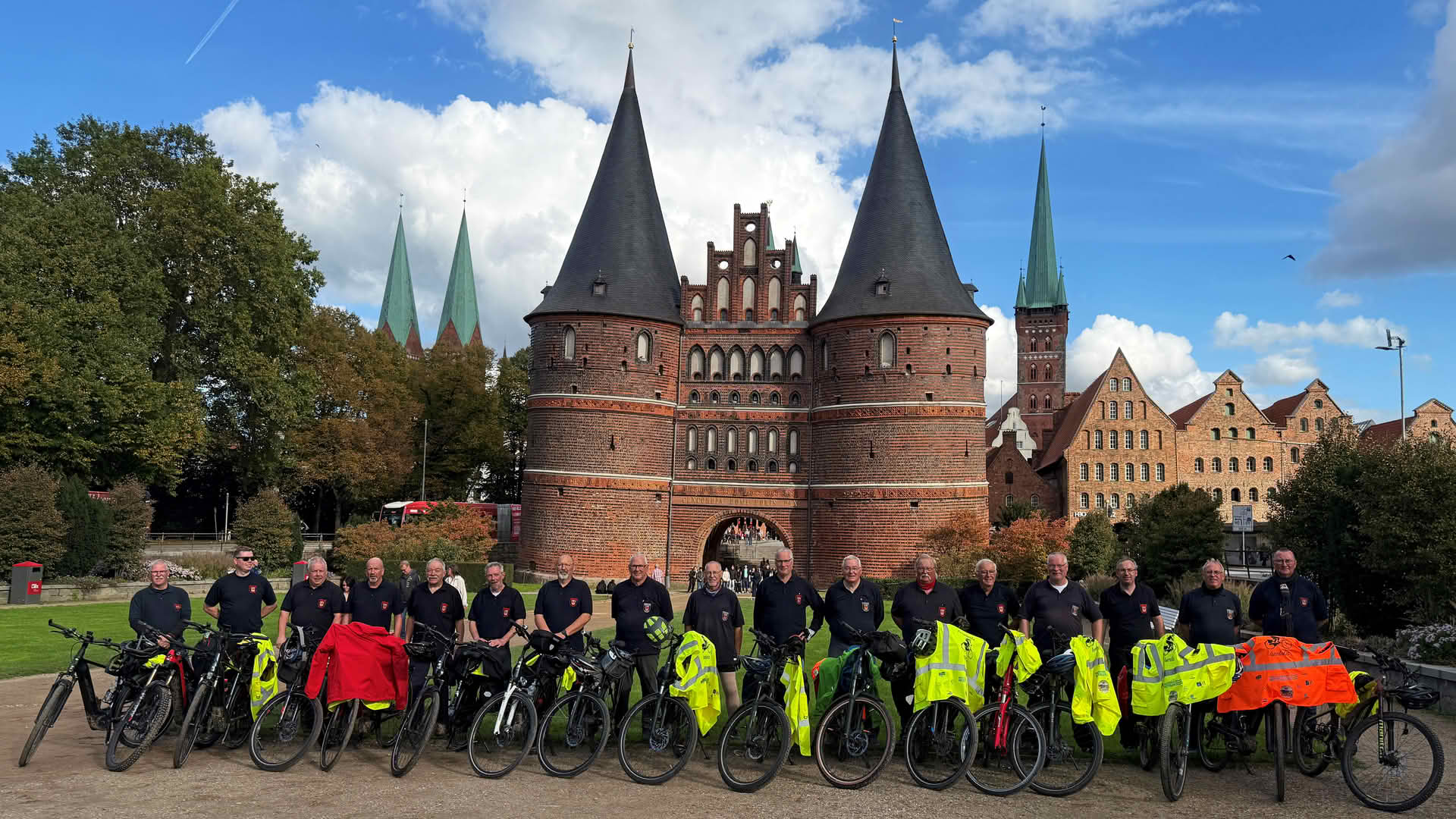 Feuerwehrleute auf großer Radtour Feuerwehrleute auf großer Radtour