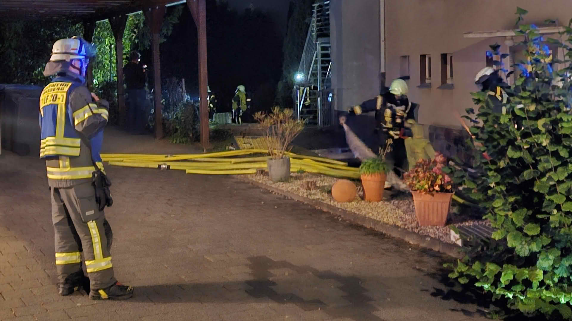 Interkommunale Herbstübung: Feuerwehren Arnsberg und Wickede erproben den Ernstfall