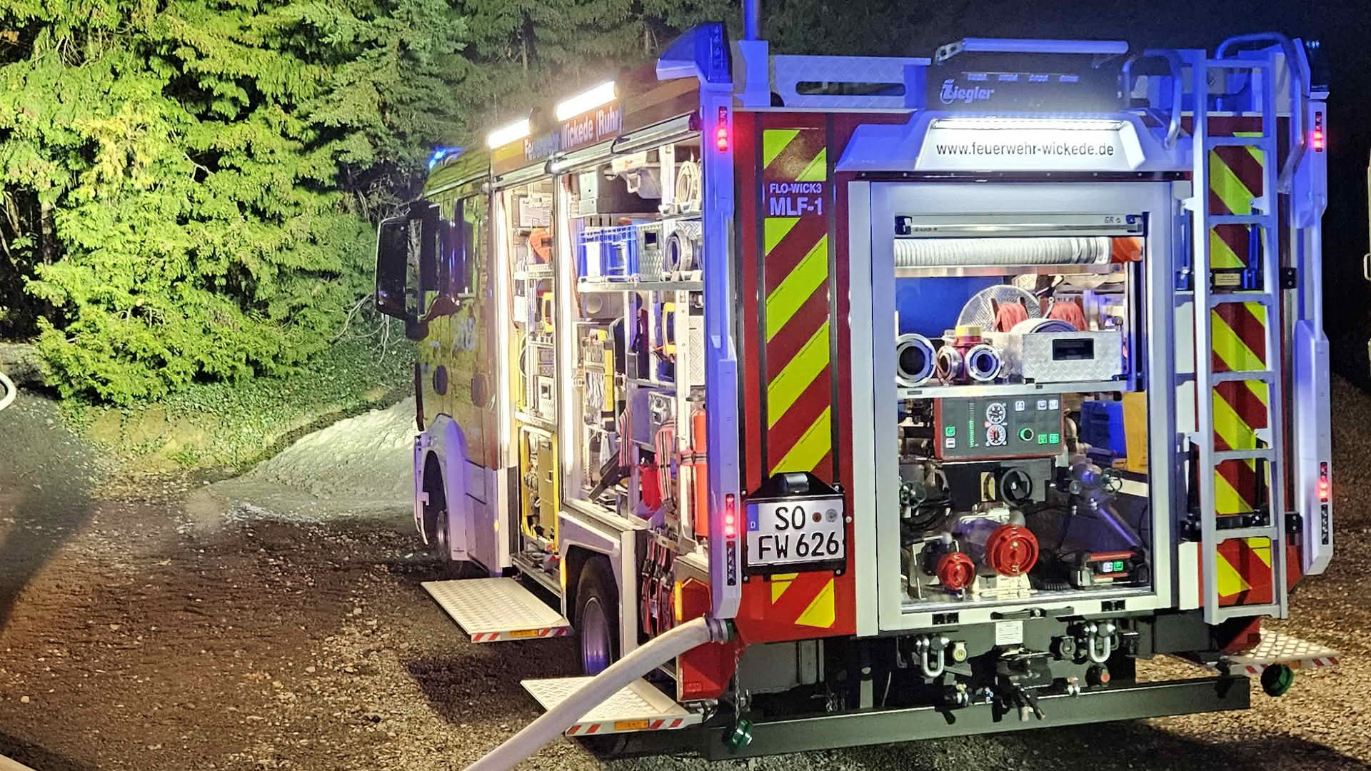 Interkommunale Herbstübung: Feuerwehren Arnsberg und Wickede erproben den Ernstfall