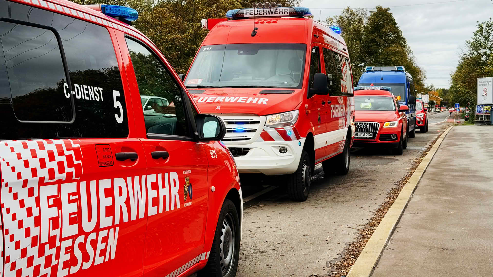 Neben der Feuerwehr Essen waren Einsatzkräfte des Technischen Hilfswerkes Essen sowie der Feuerwehr Oberhausen vor Ort.
